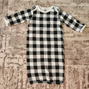 NWOT Yoga Sprout 0-6M Baby Black&White Flannel Nightgown with Hand Covers